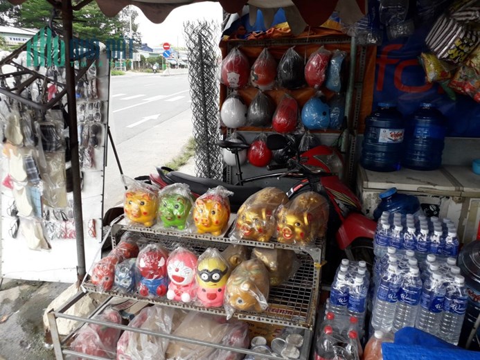 Cần sang lại tiệm tạp hóa mặt tiền DT 741. LH: 0378801070