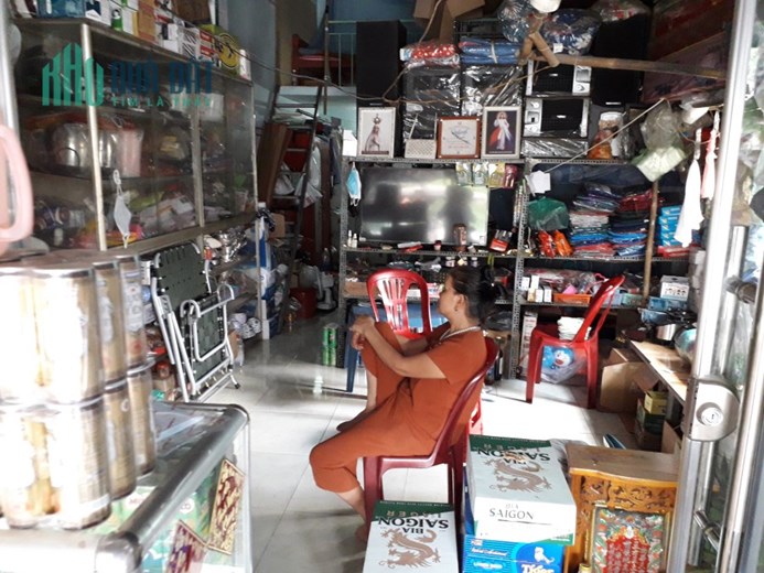 Cần sang lại tiệm tạp hóa mặt tiền DT 741. LH: 0378801070