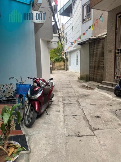 Nhà đẹp ngay trung tâm Văn điển, 5t, 40m2, ngõ thông, ô tô đỗ cửa, 4.6 tỷ.