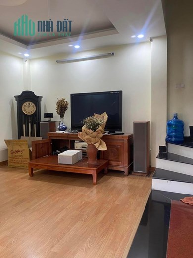 Nhà đẹp ngay trung tâm Văn điển, 5t, 40m2, ngõ thông, ô tô đỗ cửa, 4.6 tỷ.