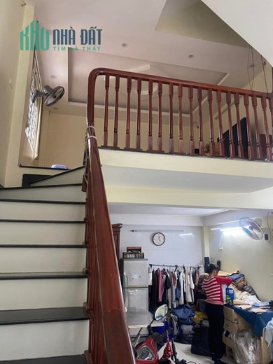 Nhà đẹp ngay trung tâm Văn điển, 5t, 40m2, ngõ thông, ô tô đỗ cửa, 4.6 tỷ.