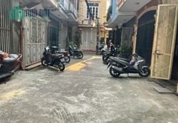 Bán nhà phân lô khu cán bộ, dân trí cao Quận Đống Đa, cách ô tô 15m, khu vực hiếm nhà bán