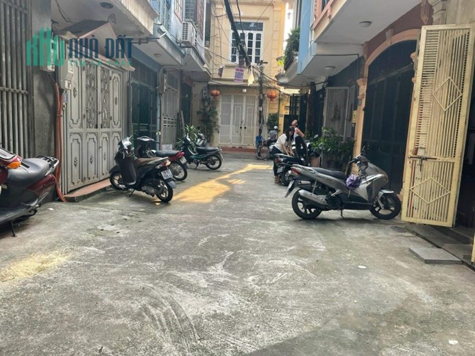 Bán nhà phân lô khu cán bộ, dân trí cao Quận Đống Đa, cách ô tô 15m, khu vực hiếm nhà bán