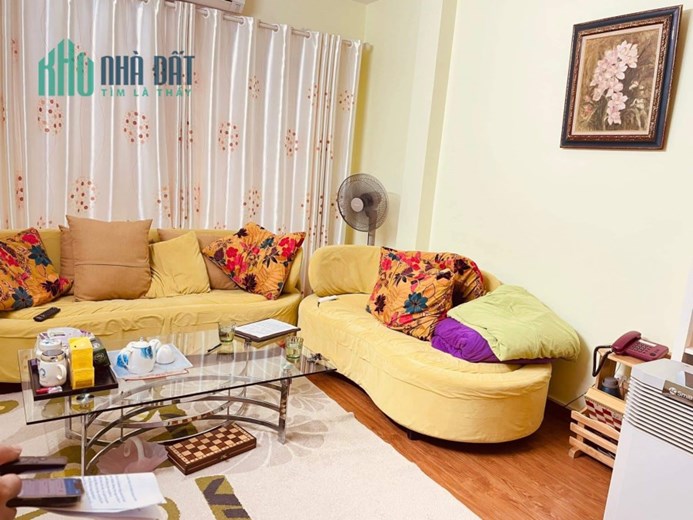 Bán nhà phân lô khu cán bộ, dân trí cao Quận Đống Đa, cách ô tô 15m, khu vực hiếm nhà bán