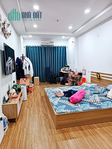 Bán nhà Lạc Trung, 38m x 4 tầng, 4.1 tỷ, phân lô, ô tô đỗ cổng