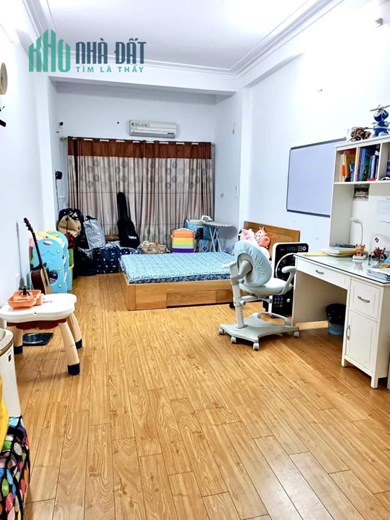 Bán nhà Lạc Trung, 38m x 4 tầng, 4.1 tỷ, phân lô, ô tô đỗ cổng