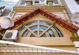 Bán gấp nhà 2 mặt tiền đường Bến Vân Đồn, P9, Quận 4.