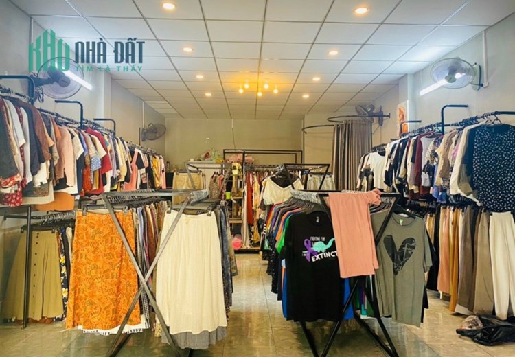 Do bận công việc quá nhiều nên em cần sang shop đồ si có lượng khách ổn định