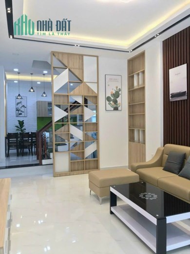 🌟🌟Nhà HXH Dương Quảng Hàm, P.5
- DT 4x13m. KC 1 trệt lửng 2 lầu ST gồm 4 PN 5wc riêng
- Giá 6,9 tỷ