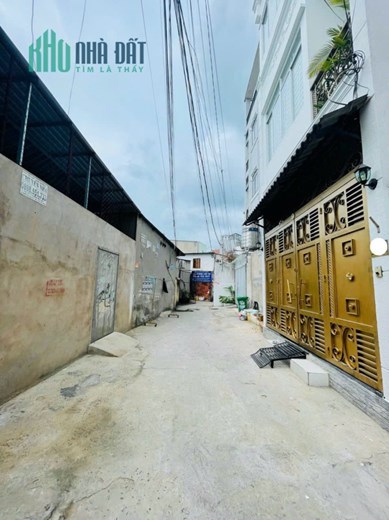 Bán nhà chính chủ Nguyễn Văn Lượng sát ngay trung tâm thể thao Quận GV 
-- Diện tích : Ngang 4m dài