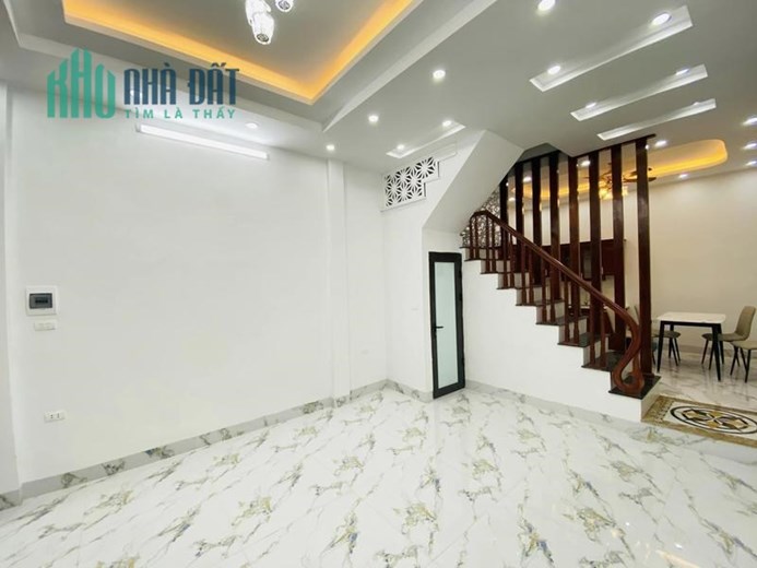 Nhà đẹp Đống Đa ô tô vào nhà, ngõ rộng, thông Thái Hà, 4 ngủ, 239 triệu/m2