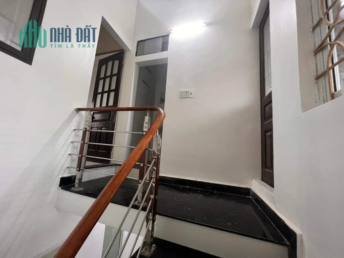 Bán nhà mặt ngõ 52 Miếu Hai Xã kinh doanh tốt, diện tích 50m 2.5 tầng, GIÁ 2.5 tỉ