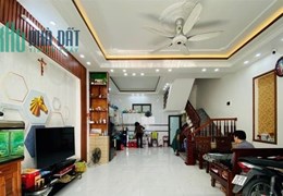 Bán nhà phố CHợ Hàng, diện tích 48m 4 tầng, ngõ nông, ô.tô đỗ cửa, GIÁ 4 tỉ