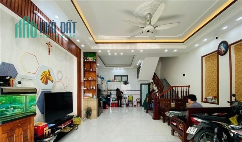 Bán nhà phố CHợ Hàng, diện tích 48m 4 tầng, ngõ nông, ô.tô đỗ cửa, GIÁ 4 tỉ