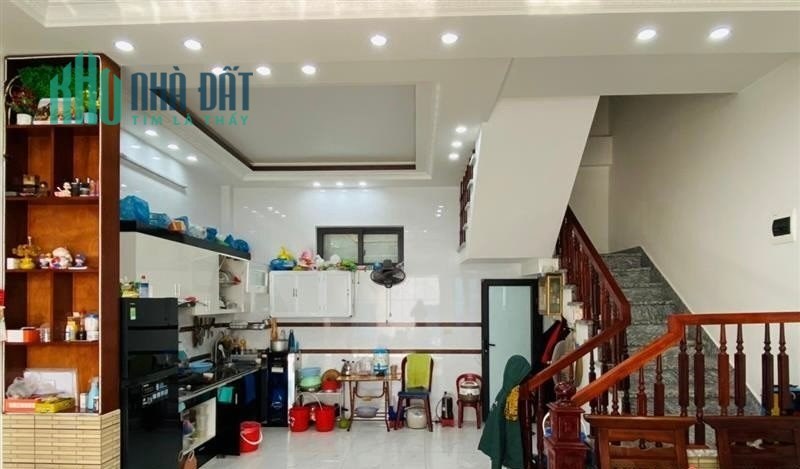 Bán nhà phố CHợ Hàng, diện tích 48m 4 tầng, ngõ nông, ô.tô đỗ cửa, GIÁ 4 tỉ