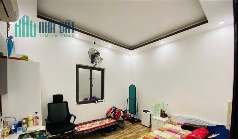 Bán nhà phố CHợ Hàng, diện tích 48m 4 tầng, ngõ nông, ô.tô đỗ cửa, GIÁ 4 tỉ
