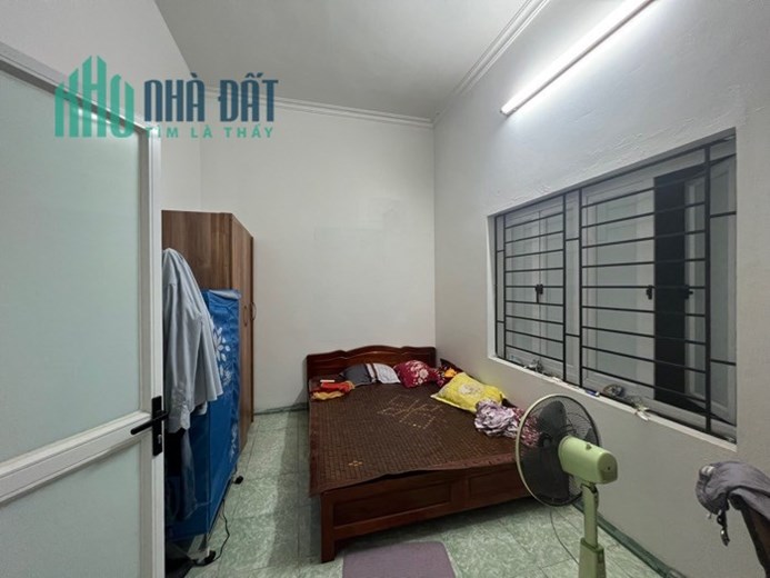 Chỉ nhĩnh 2 tỷ nhà Thạch Bàn, 47m2, 2T, MT 6 m, ô tô đổ cửa.
