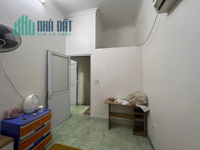 Chỉ nhĩnh 2 tỷ nhà Thạch Bàn, 47m2, 2T, MT 6 m, ô tô đổ cửa.