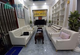 Nhà gần Vincom, hẻm 3m thông, xây BTCT.