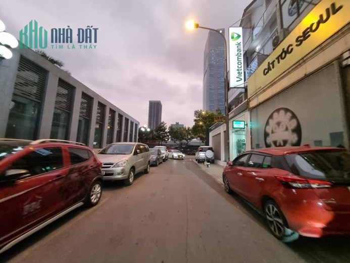 BÁN TÒA NHÀ CĂN HỘ DỊCH VỤ CAO CẤP QUAN HOA CẦU GIẤY DÒNG TIỀN GẦN 2 TỶ/NĂM