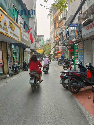 Bán nhà mới Đê La Thành (nhỏ) Đống Đa. Sát phố, ngõ nông rộng. Dt 35m2 x 5 T. Giá chỉ 4 tỷ