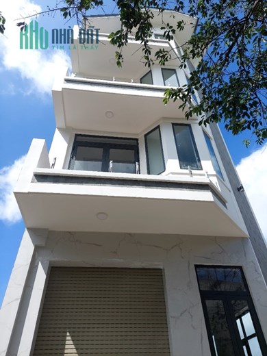 Cần bán gấp nhà đẹp mới xây đường Ngô Quyền, Đà Lạt giá 9.3 tỷ