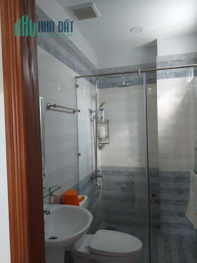 NHÀ KẾ BÊN UBND QUẬN BÌNH TÂN, XE TẢI TRÁNH – 4X20, 4 TẦNG, CHỈ 6.3 TỶ.