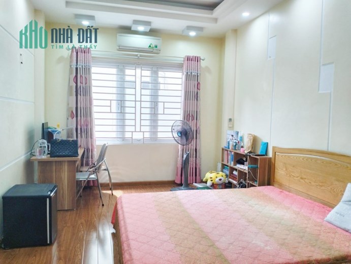 Nguyễn Khang 40m2 x 5T 4,5 tỷ - 1 bước Oto Tránh, Sát Phố