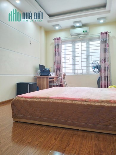 Nguyễn Khang 40m2 x 5T 4,5 tỷ - 1 bước Oto Tránh, Sát Phố