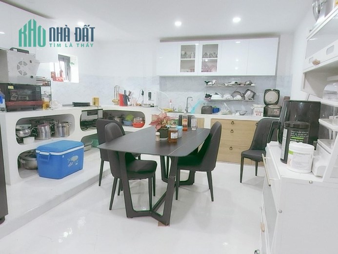 Bán nhà ngay Chợ Phạm Văn Hai, DT: 85m2 (9.6x9m), 5 Tầng đúc - 6 PN, giá 8 tỷ (TL)