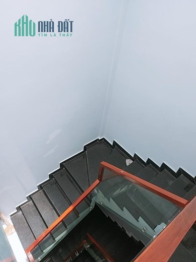 Bán nhà ngay Chợ Phạm Văn Hai, DT: 85m2 (9.6x9m), 5 Tầng đúc - 6 PN, giá 8 tỷ (TL)