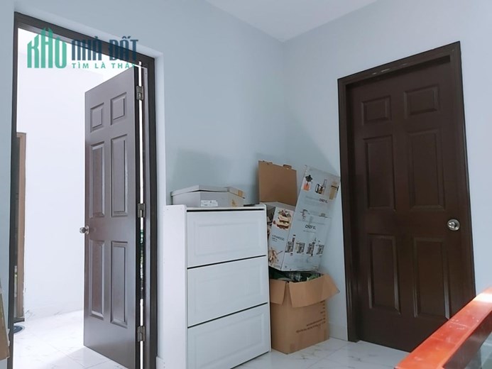 Bán nhà ngay Chợ Phạm Văn Hai, DT: 85m2 (9.6x9m), 5 Tầng đúc - 6 PN, giá 8 tỷ (TL)