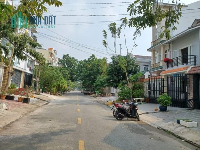 Biệt thự mặt tiền KDC Phong Phú, 7x19.5 trệt 2 lầu chỉ 8.8tỷ