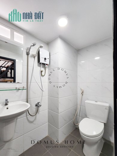 Còn 1 phòng có gác, cửa sổ thoáng mát, khu vực Nguyễn Thị Thập, Quận 7