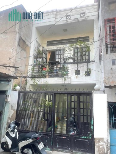Nhà cũ tiện xây mới - hẻm rộng 4m sạch sẻ ngay chợ Bùi Văn Ba - Quận 7 . 80m2 giá 4,3 tỷ .