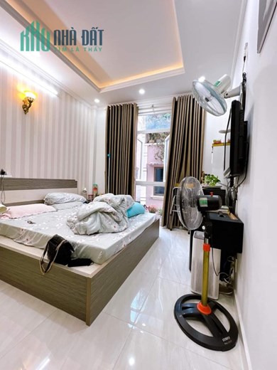 Nhà 5 tầng SD 97m2 Hẻm 178 / Đoàn Văn Bơ Quận 4 giá 5.4 tỷ