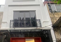 BÁN NHÀ ĐƯỜNG HOÀNG TĂNG BÍ 5 TẦNG 30M2, MT 4.6M, 3 P NGỦ, CÁCH PHỐ 15M NHỈNH 2 TỶ