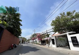 Bán khuôn đất lớn mặt tiền đường trục chính khu Thảo Điền, Quận 2 giá chỉ 110tr/m2