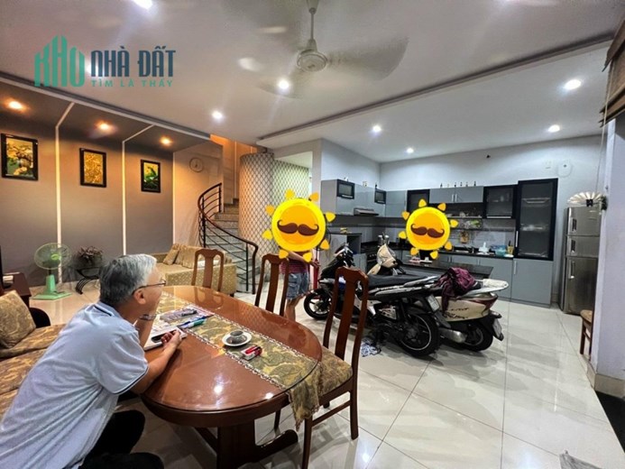 Mini Vila 6.5M x 10,5M - 3 tầng - 4 phòng - 8,8 tỷ - Lê Quang Định, Bình Thạnh