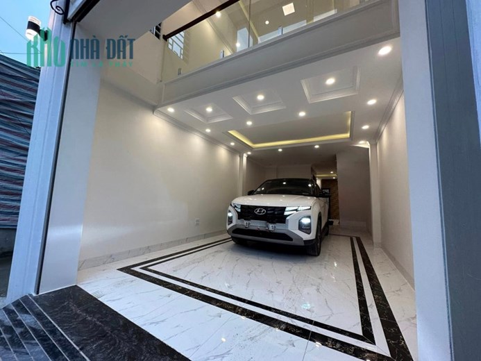 HÀNG HIẾM, NHÀ ĐẸP NGUYỄN VĂN CỪ, DT 75 M, 5T, GIÁ 12 TỶ, GARA Ô TÔ, THANG MÁY, NỘI THẤT ANG TRỌNG