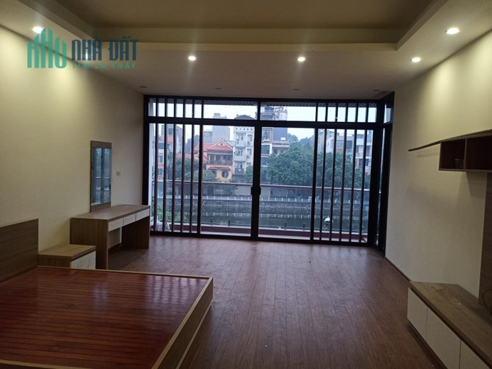 BÁN NHÀ  MẶT PHỐ BỒ ĐỀ DT 106 M 6 TẦNG GIÁ 21 TỶ, VIEW HỒ, GARA Ô TÔ THANG MÁY