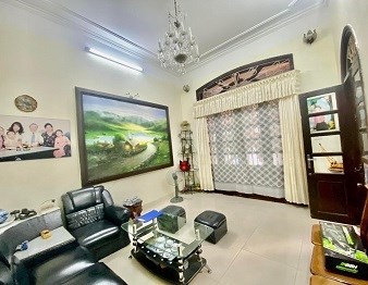 SIÊU PHẨM TRUNG KÍNH – LÔ GÓC, DÂN XÂY 5T X 42M2, Ô TÔ, KD – NHỈNH 6 TỶ