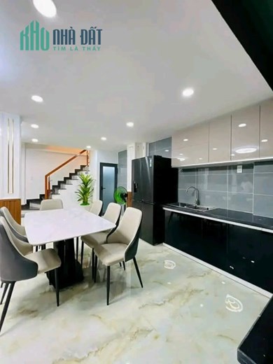 Nhà sát sân bay, hẻm 3,5m, 3 phòng ngủ thoáng mát.