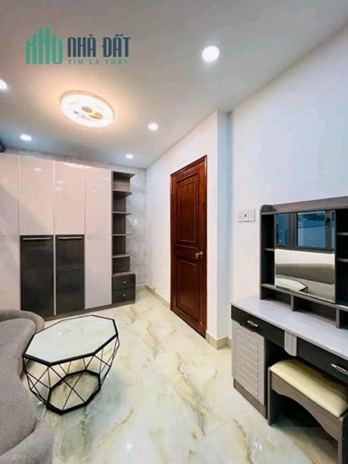 Nhà sát sân bay, hẻm 3,5m, 3 phòng ngủ thoáng mát.