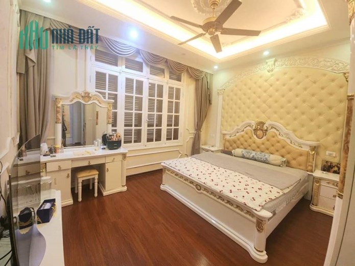 Mặt phố Thụy Khuê sầm uất 2 mặt đường view Hồ Tây 38m2 chỉ 8.08 tỷ. LH 0989.62.6116