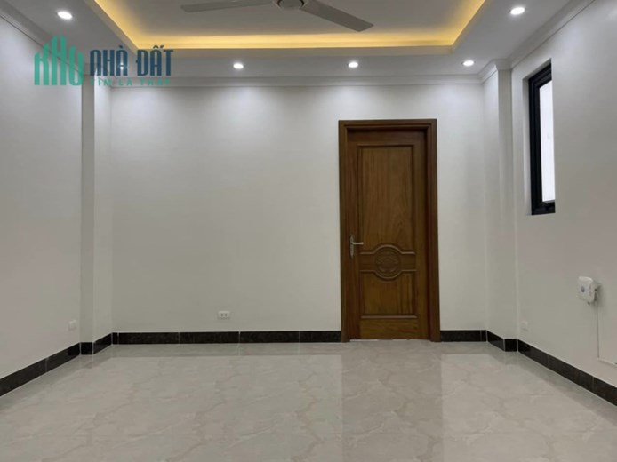 Nhà Lĩnh nam - Hoàng Mai 32.5 m2 nhà mới 5 Tầng  giá 2.9 Tỷ