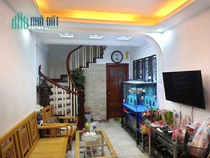 Nhà Lĩnh nam - Hoàng Mai 31 m2  xây 5 Tầng  giá 2.9 Tỷ
