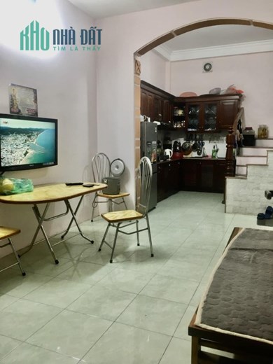 Bán nhà ngõ 29 Dịch Vọng,50m ra ô tô,2 mặt thoáng,bãi gửi xe xung quanh nhà,42m2,3T,mt:4,1m