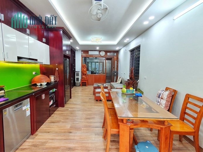 Bán căn nhà 55m2 phố Âu Cơ, Tây Hồ Gara Ô tô 7 chỗ Thang máy Đức Kinh doanh đỉnh cao 7.6 Tỷ