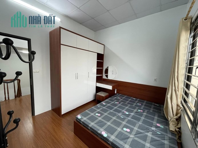 Nhà riêng ô tô đỗ cổng nội thất VIP Lĩnh Nam 36Mx5T mt 4m giá 2.7 tỷ